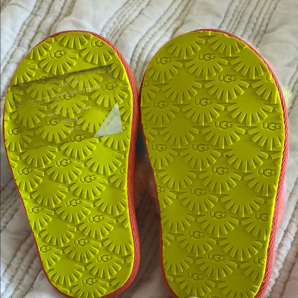 UGG Kids' Fluffy Rainbow Sandals - Picture 2 of 4